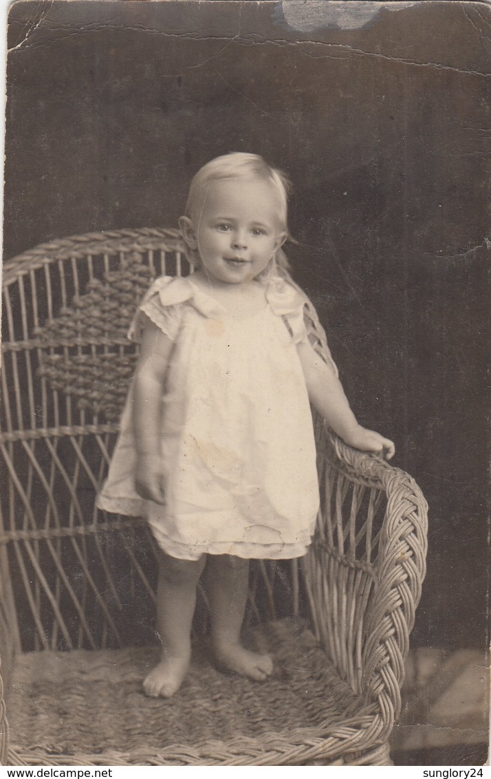 UKRAINE. #1628 A PHOTO. GIRL IN THE CHAIR IN A LACE DRESS. *** - Filmkameras - Filmprojektoren