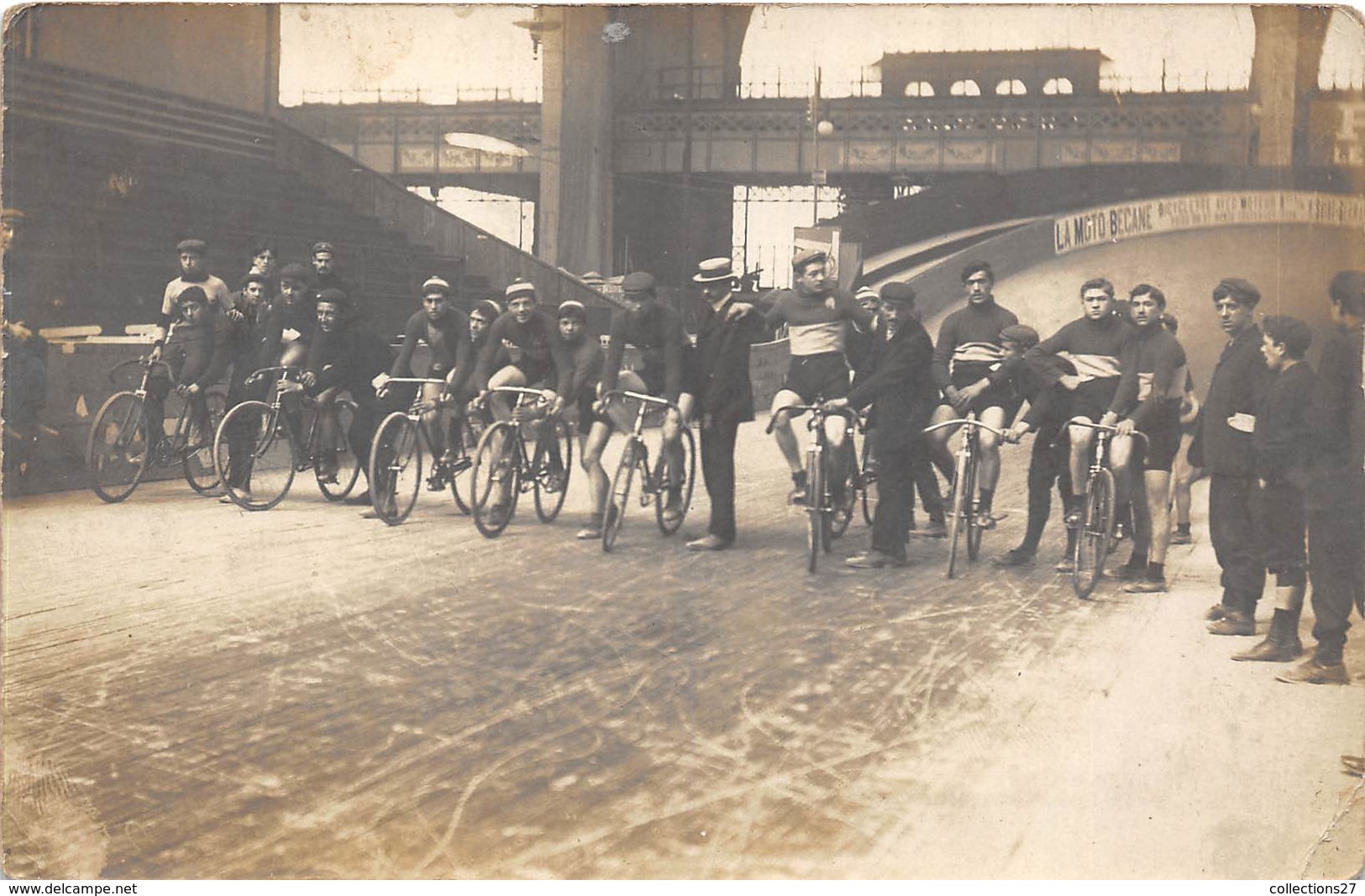 CARTE-PHOTO- DEPART D'UNE COURSE A SITUER - Ciclismo