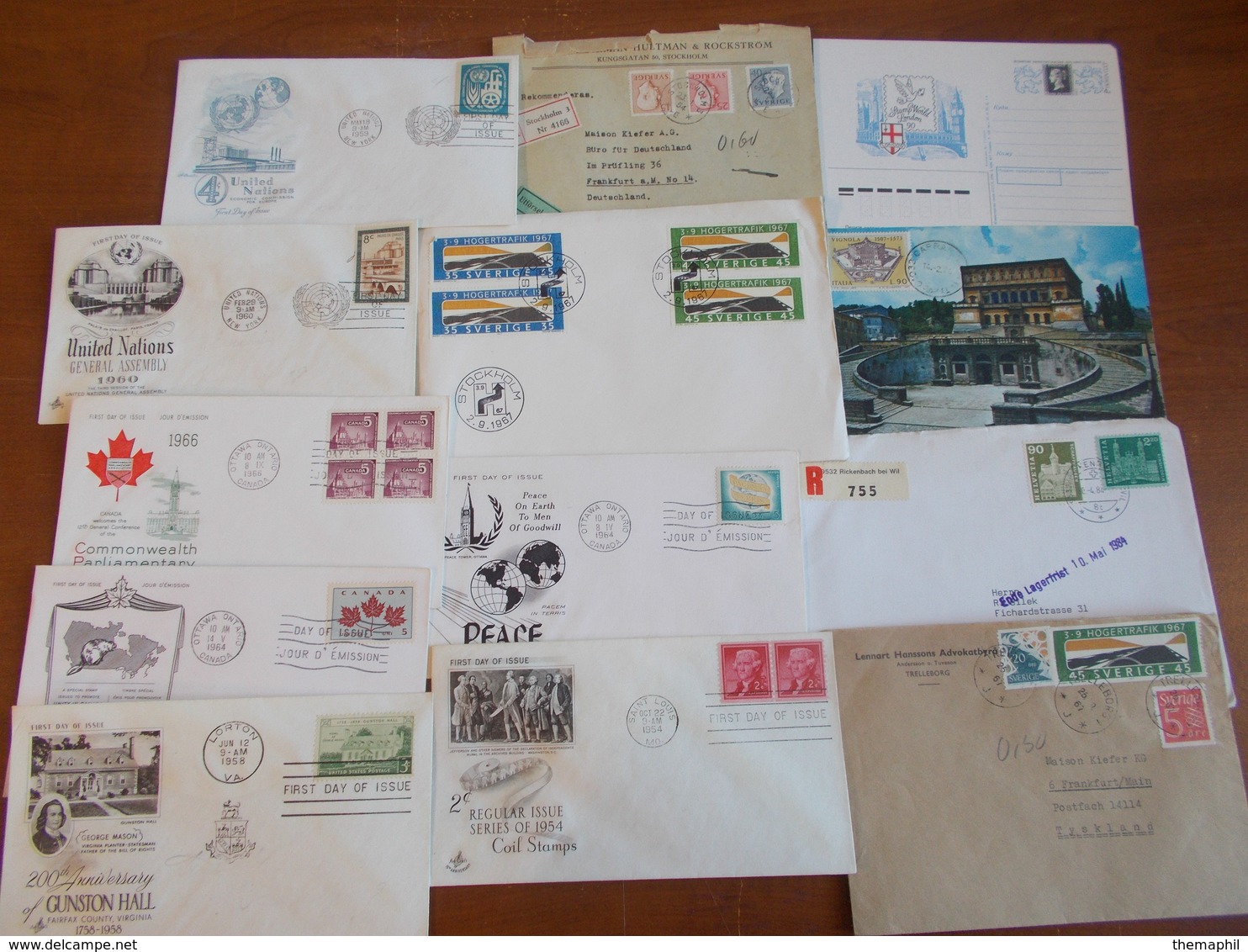 lot n° 595  MONDE  une autre archive de plus de 500 lettres