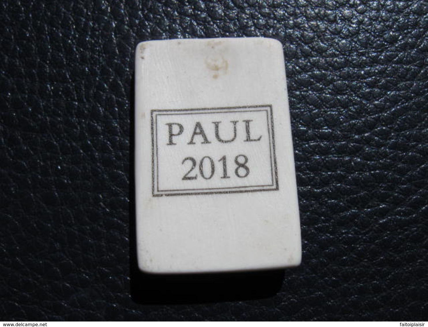 Fève Paul Joue à Saute-mouton Avec La Galette Série Personnalisée Paul Année 2018 - Fève - Rare - Anciennes