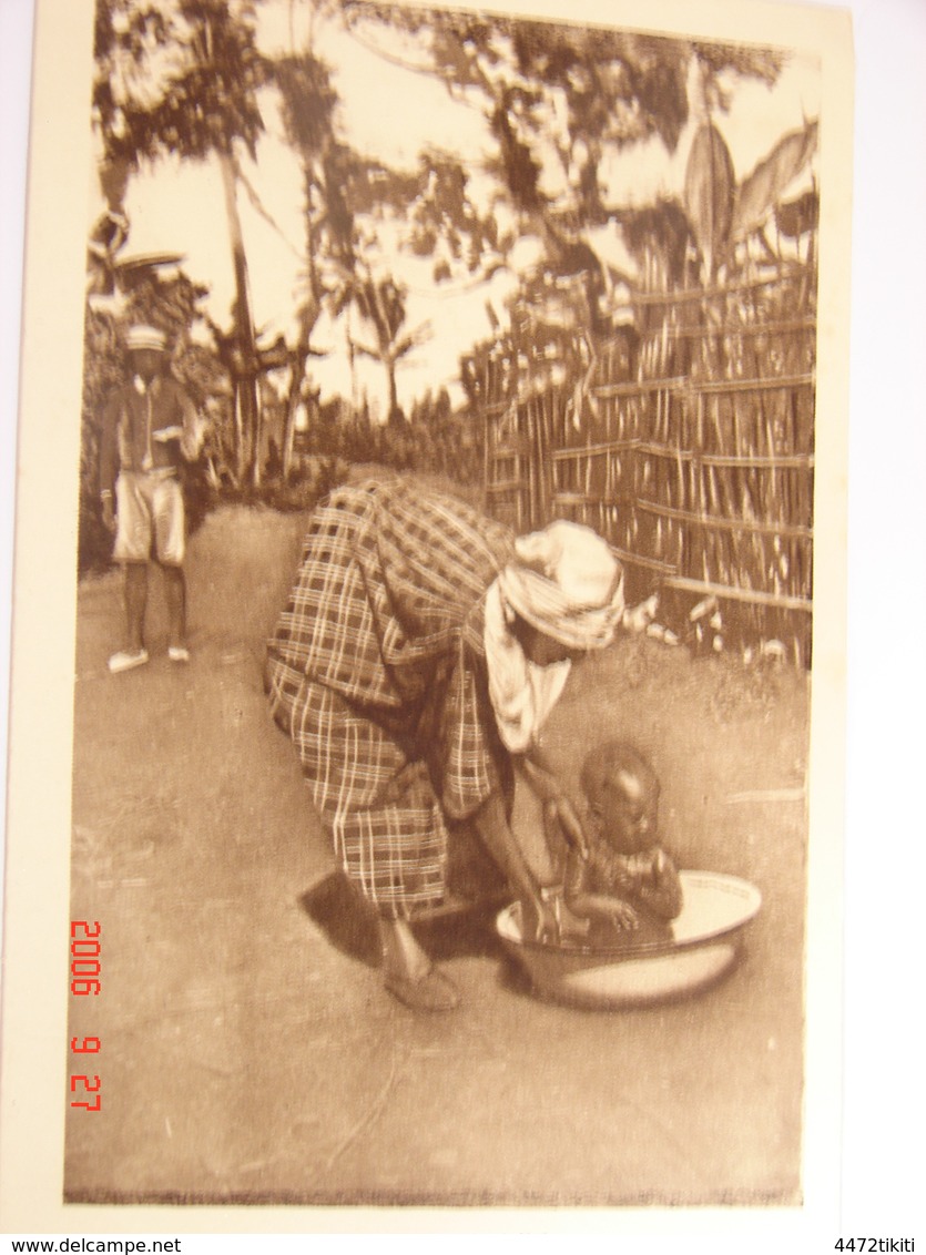 C.P.A.- Afrique - Cameroun - Missions Prêtres Sacré Coeur - La Toilette De Bébé - 1950 - SUP (BD69) - Cameroun