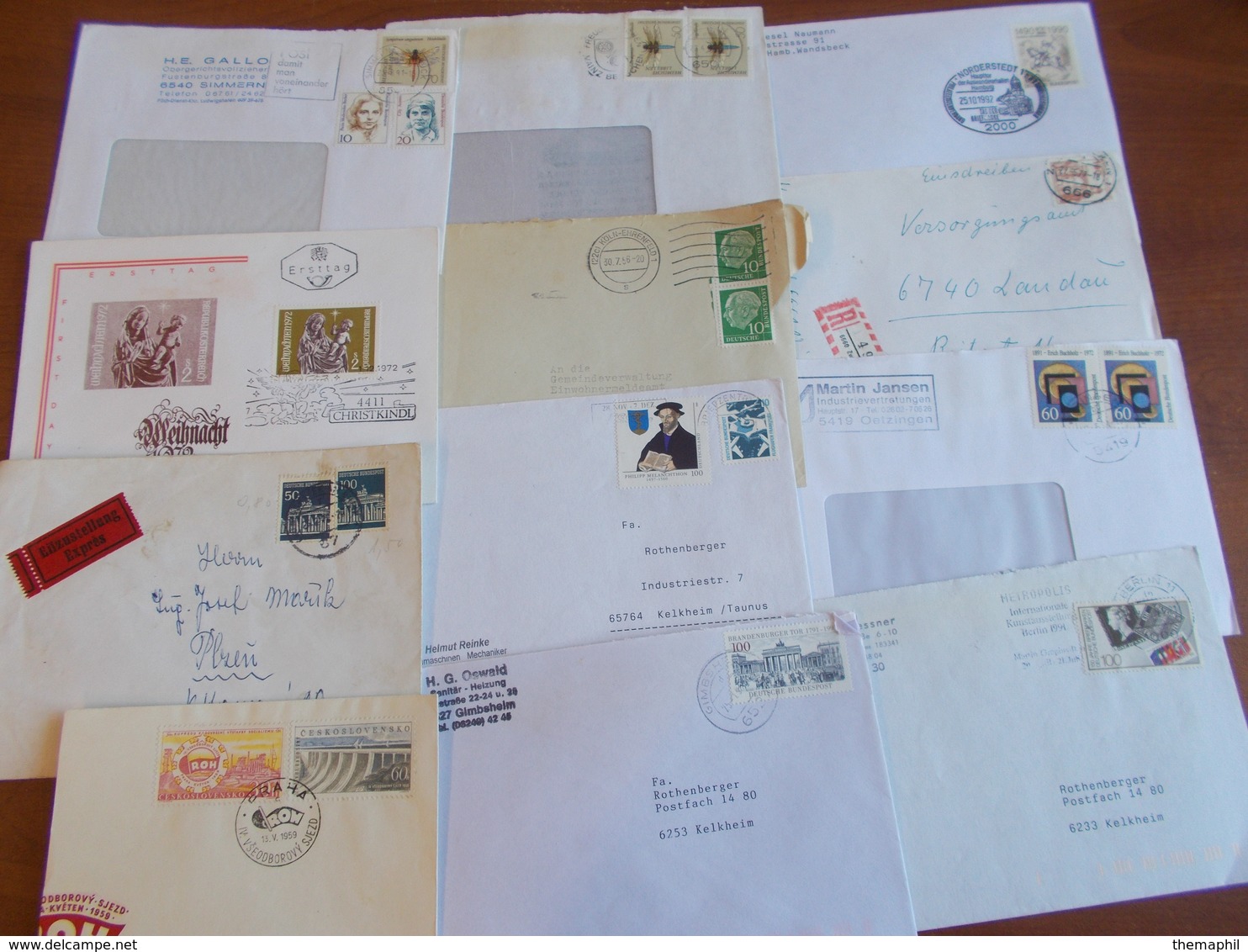 lot n° 594  MONDE  une archive de plus de 500 lettres