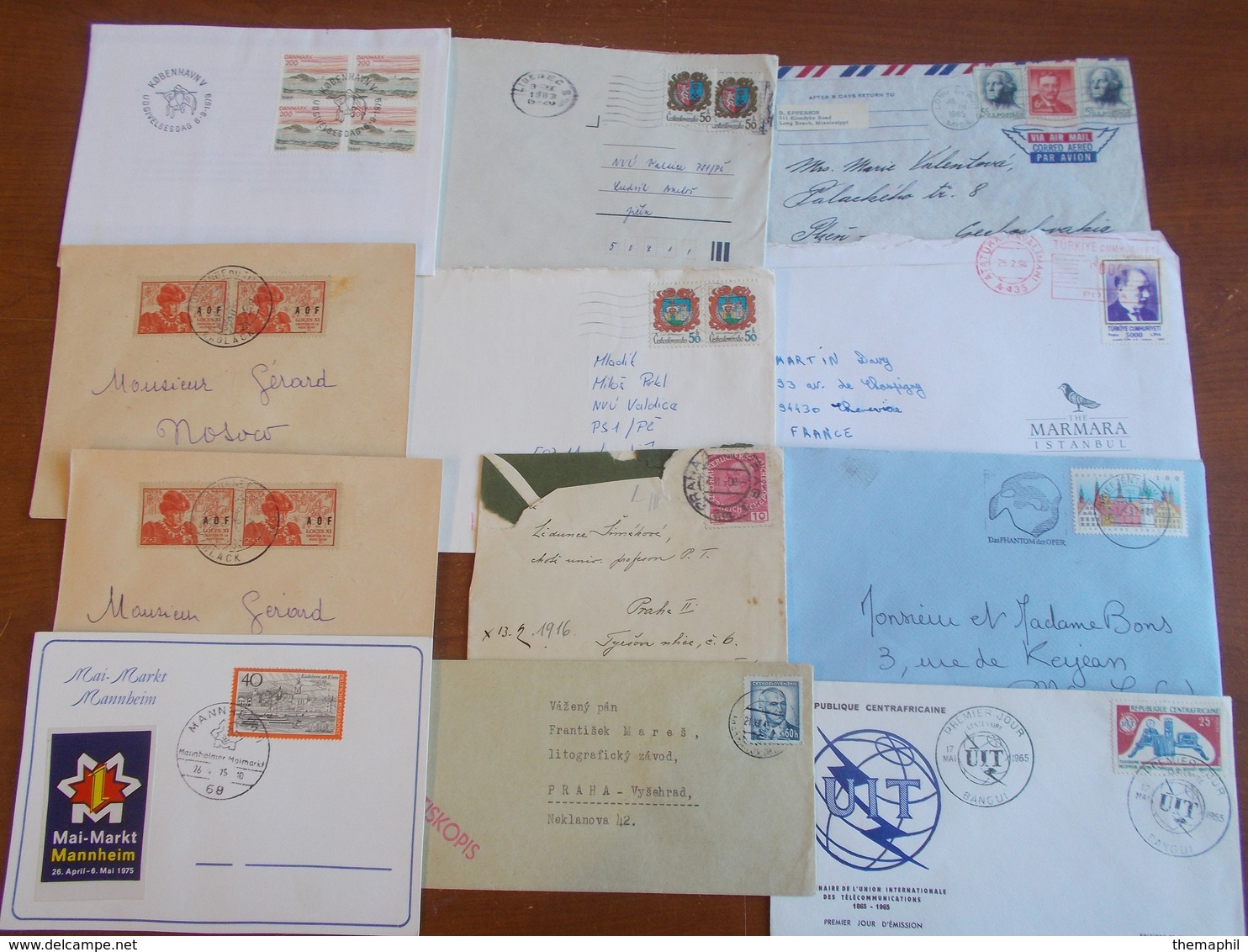 lot n° 594  MONDE  une archive de plus de 500 lettres