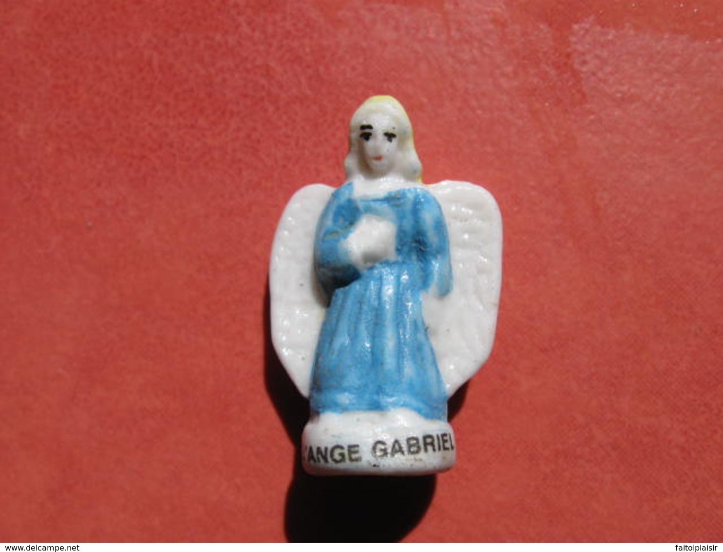 Fève L'Ange Gabriel Avec Aube Bleue  En Mat  Série  Crèche - Fève - Rare - Santons