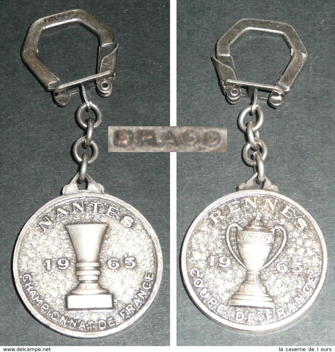 Rare Porte-clés En Métal, 1965, Championnat De France Nantes, Coupe De France Rennes Football Foot, DRAGO - Porte-clefs