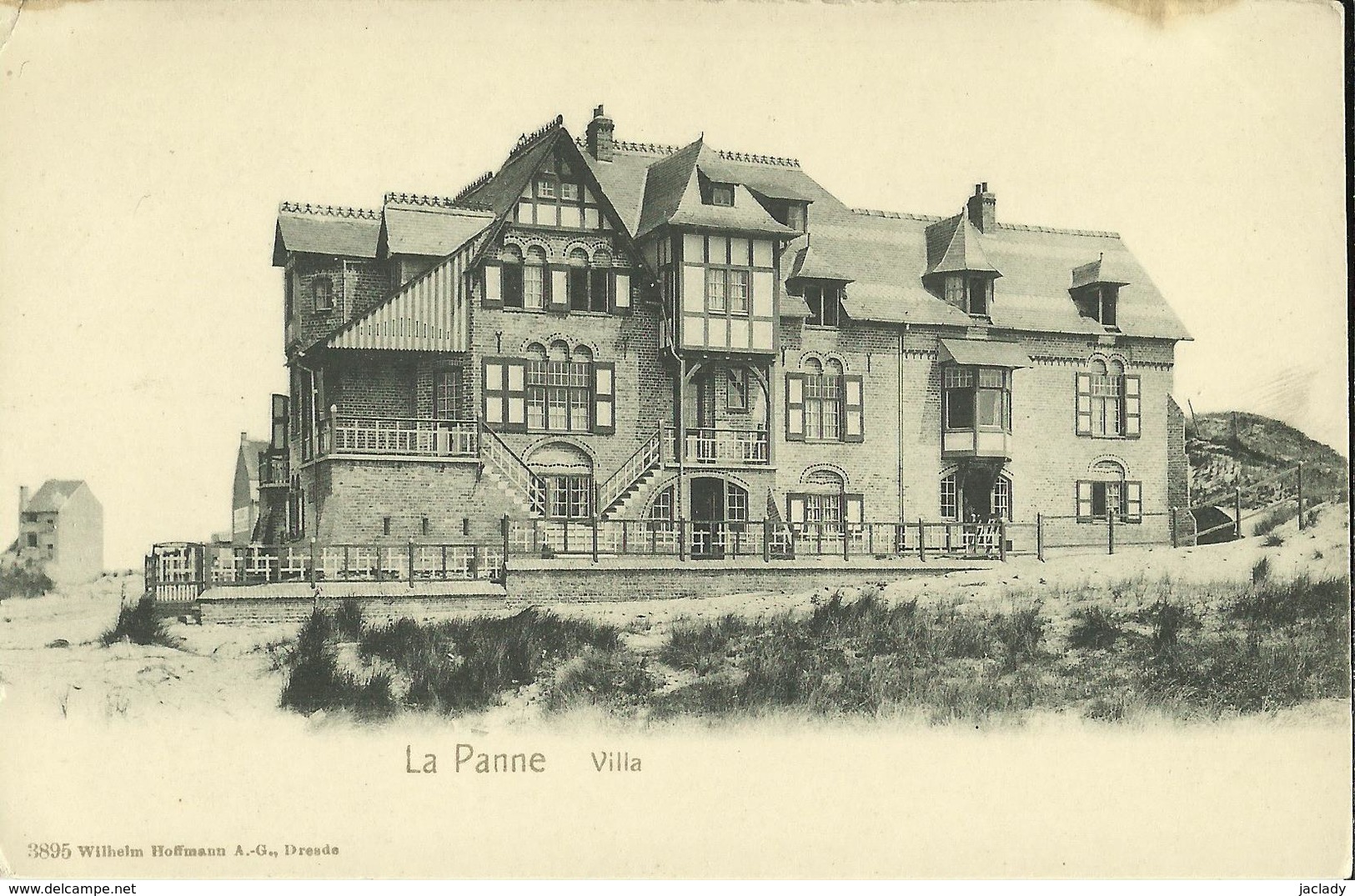 La Panne -- Villa.    (2 Scans) - De Panne