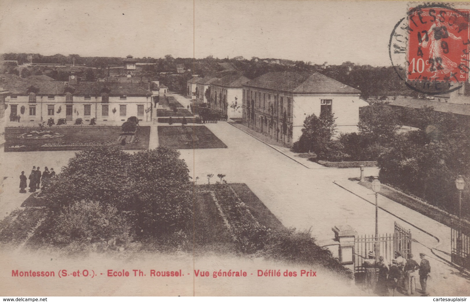 Montesson : Ecole Th. Roussel - Vue Générale - Défilé Des Prix - Montesson