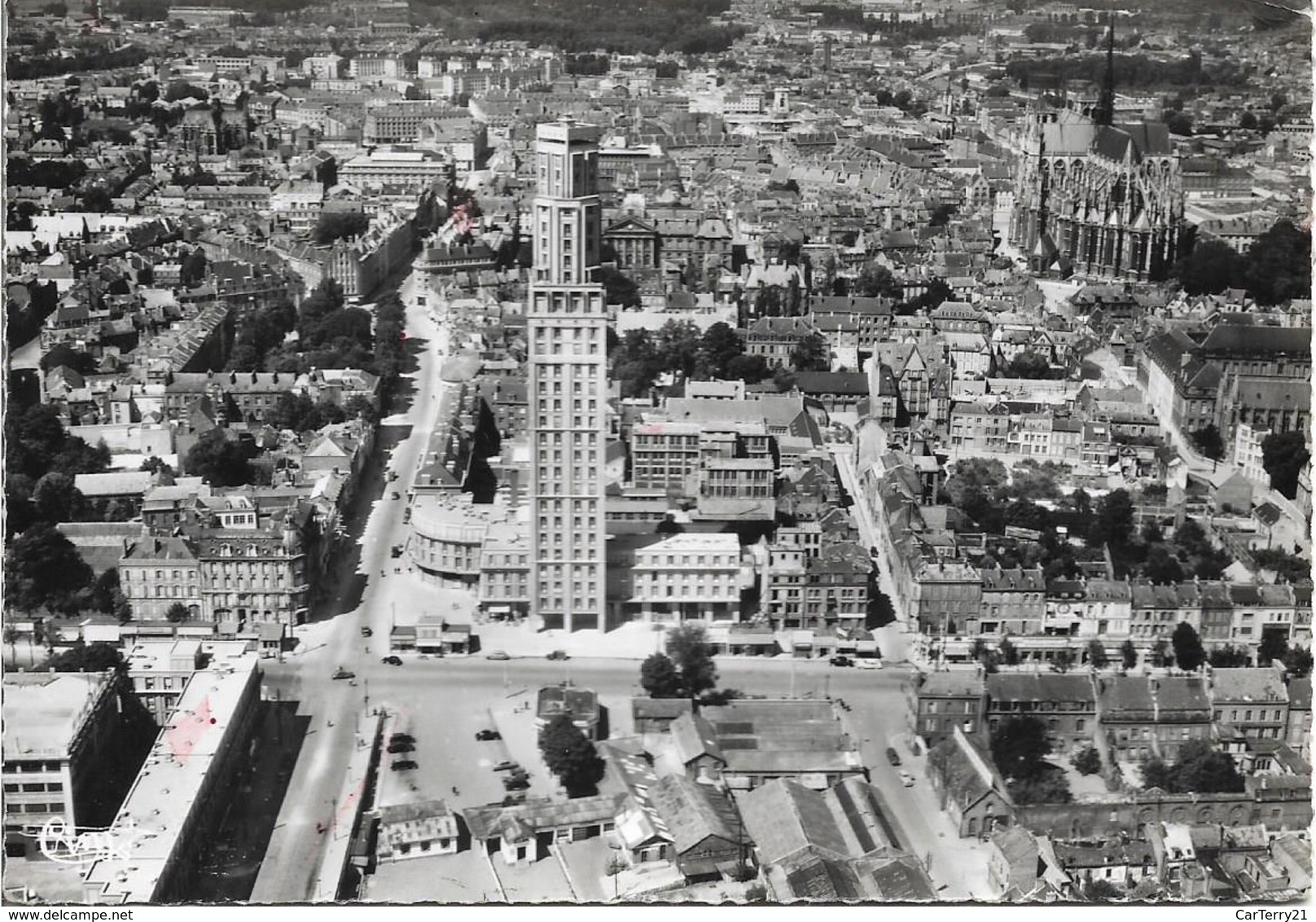 CPSM. AMIENS. VUE AERIENNE. TOUR PERRET, RUE DE NOYON, CATHEDRALE. 1957. - Amiens