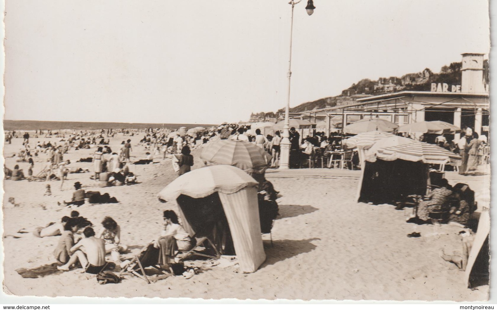 Calvados : TROUVILLE  , Le  Bar  Des  Planches - Trouville