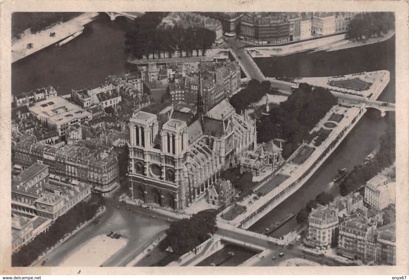 ,Carte Postale Photo AERIENNE PARIS (75) Cathédrale Notre-Dame Les Portails (Eglise-Religion) Format 11 X 7,5 Cms - Eglises