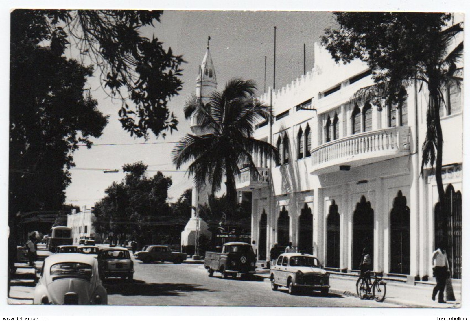 SOMALIA - MOGADISCIO CORSO SOMALIA / OLD CARS-FIAT 1100 / VW KAFER-BEETLE / TRANSPORTER / MOSQUE - 1966 - Somalia