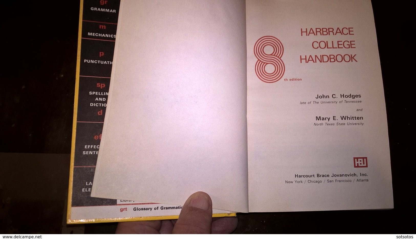 HARBRAGE COLLEGE HANDBOOK, USA (19771)  - 480 Pages - In Very Good Condition - Wörterbücher