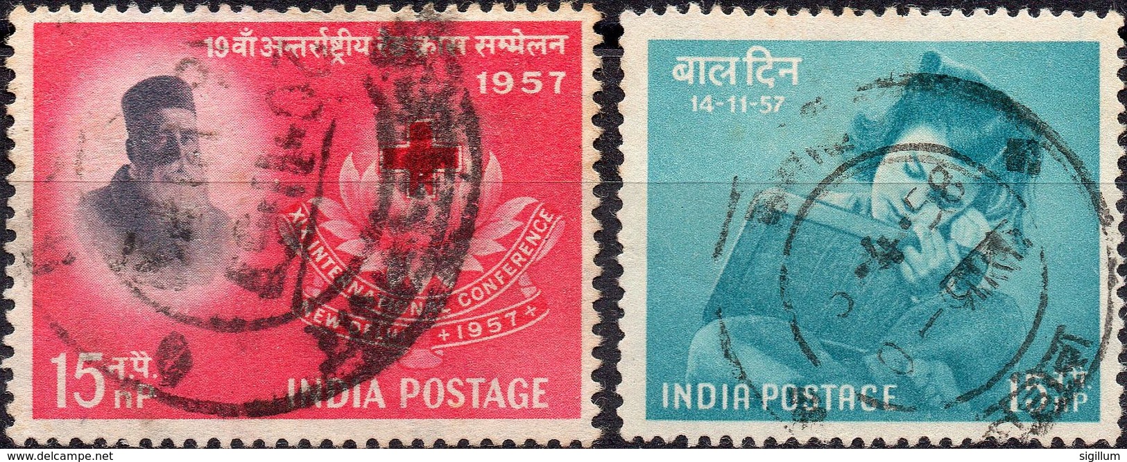 INDIA 1957 - CONFERENZA CROCE ROSSA + GIORNATA DEI BAMBINI - 2 VALORI USATI - Usati