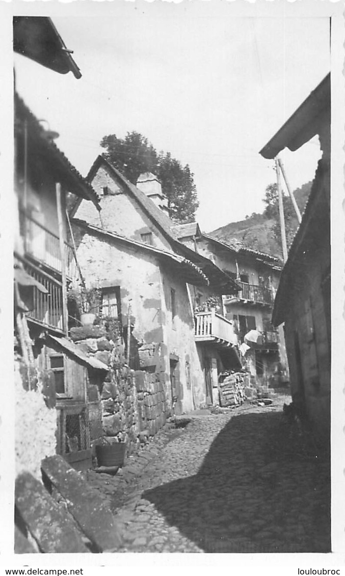 VIC SUR CERE  VIEILLE RUE  1932  PHOTO ORIGINALE  11.50X7CM - Orte