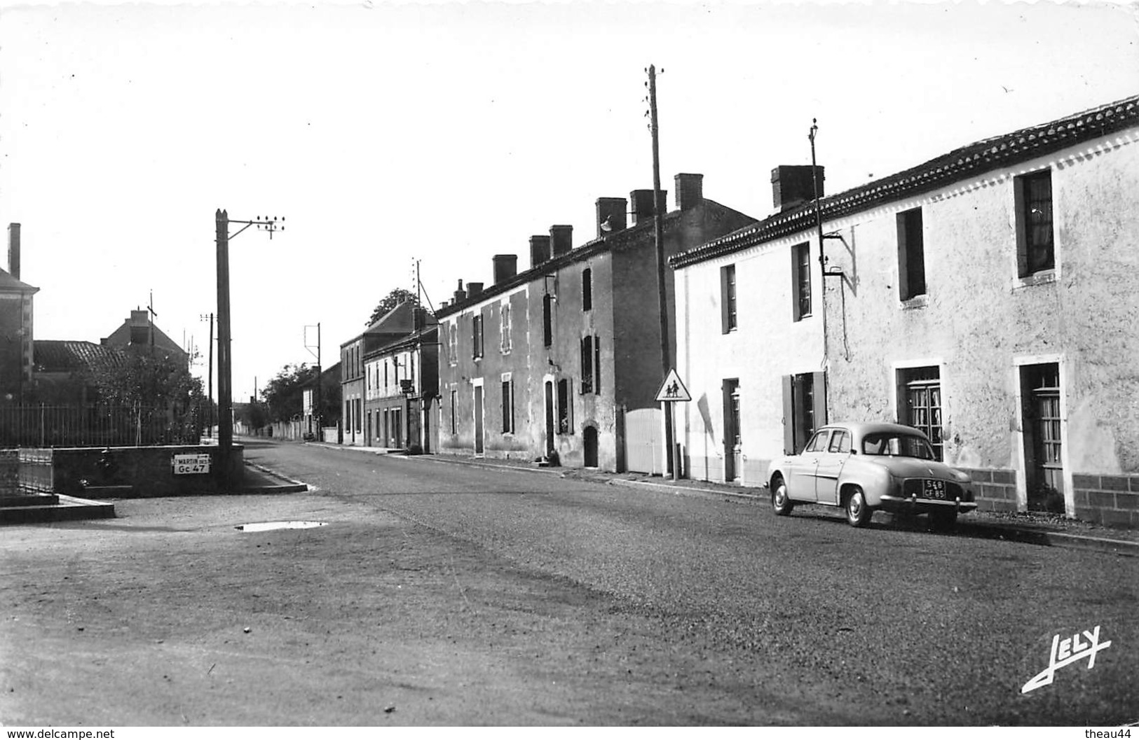 ¤¤  -   SAINTE-CECILE   -   Route De Saint-Martin Des Noyers  -  Voiture " Dauphine " Renaullt     -  ¤¤ - Autres & Non Classés