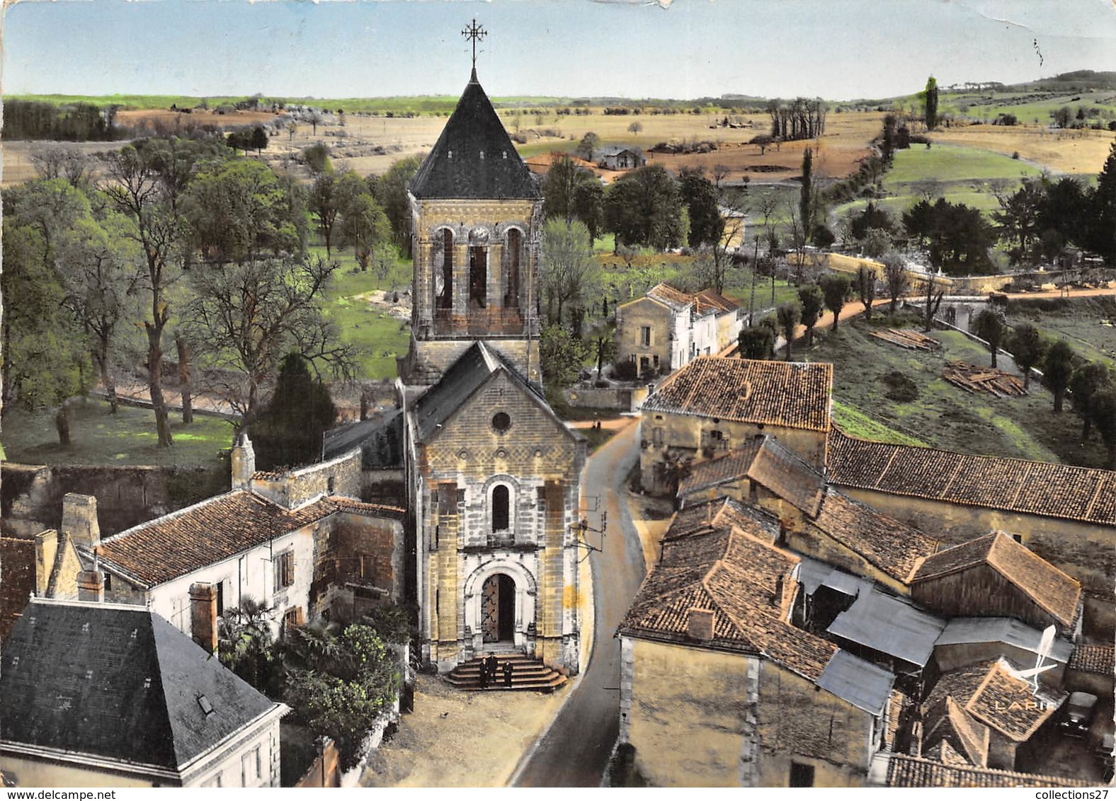 24-BOURDEILLES-EGLISE ST-PIERRE VUE DU CIEL - Autres & Non Classés