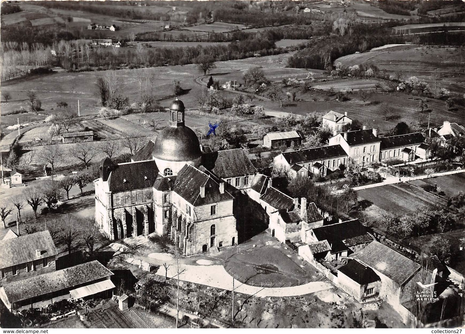 24-HAUTEFORT- L'EGLISE MONUMENT HISTORIQUE DU XVIIeS - Autres & Non Classés