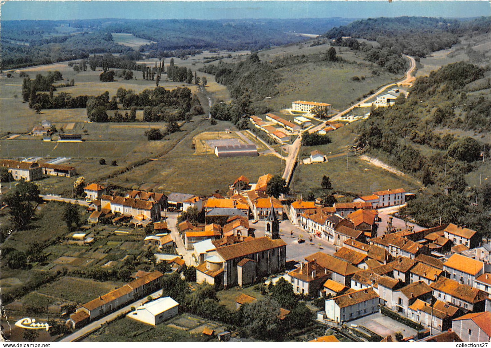 24-VERGT- VUE AERIENNE QUARTIER DE L'EGLISE ET LE C E G - Autres & Non Classés