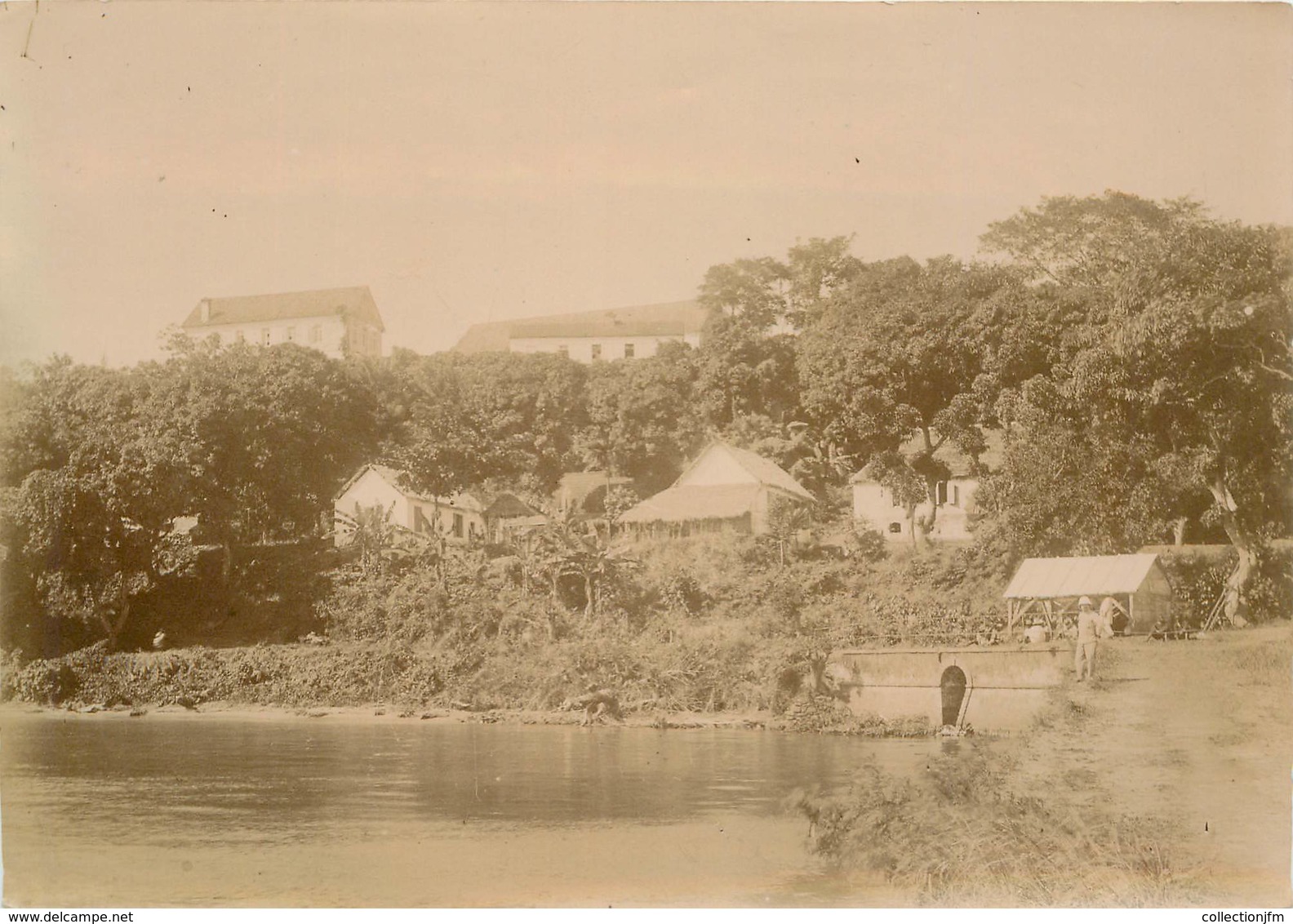 PHOTOGRAPHIE ORIGINALE / MADAGASCAR "Sainte Marie, Les Casernes Et La Mission Catholique" - Afrique