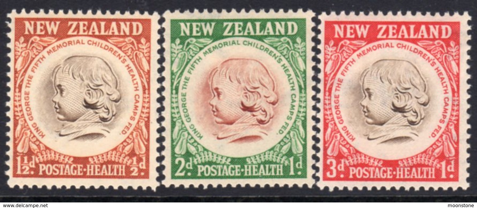 New Zealand 1955 Health Stamps Set Of 3, Hinged Mint, SG 742/4 - Unused Stamps