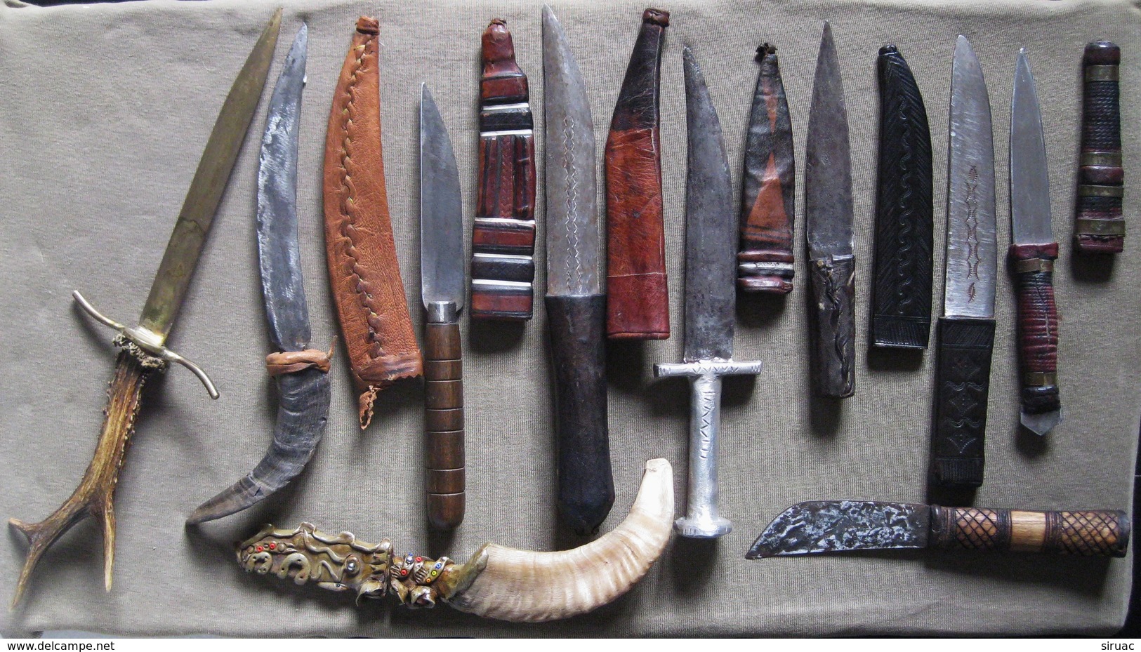 LOT DE POIGNARD COUTEAU ETHNIQUE DIVERS AFRIQUE NIGER TOUAREG PEUPLADE NOMADE - Knives/Swords