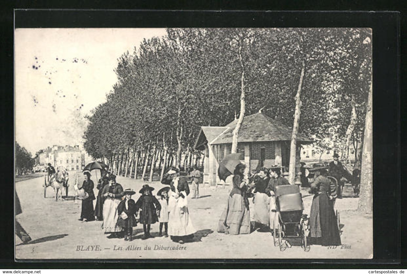 CPA Blaye, Les Allees Du Debarcadere - Blaye