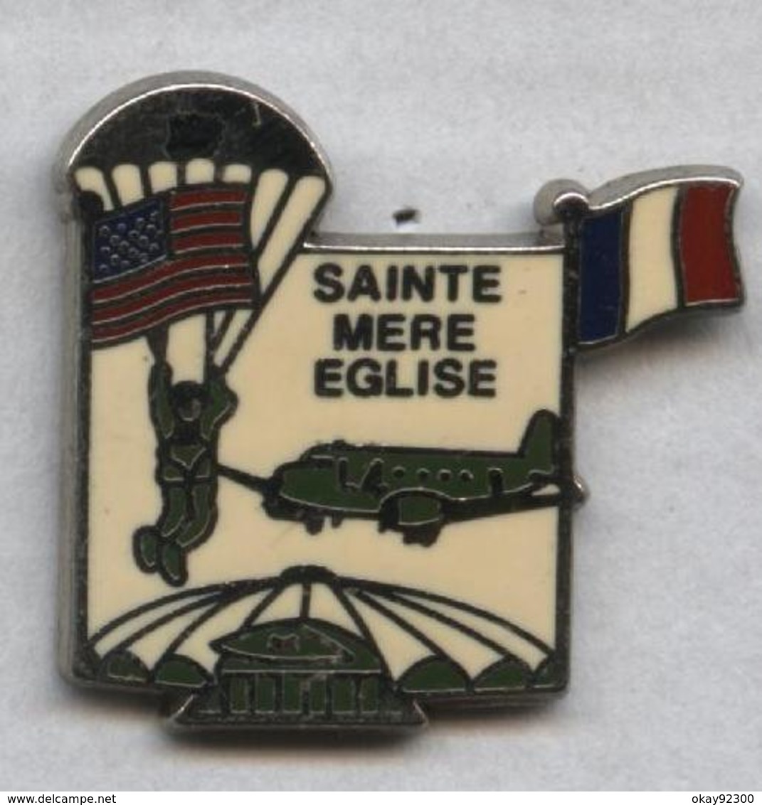 Pin's Armée Militaire Militaria Guerre Mondiale Word War Débarquement Saint Mère Eglise Parachute - Militari