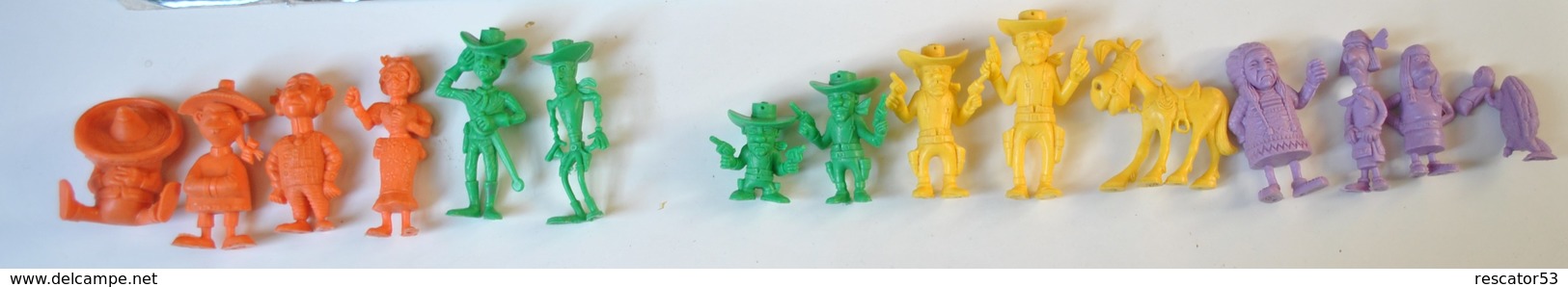 Rare Ancien Lot De 15 Mini Figurines OMO De Lucky-Luke - Figurines En Plastique