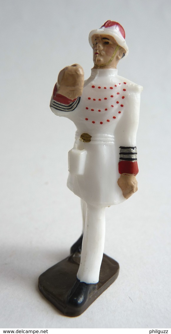 FIGURINE QUIRALU Plastique GARDE MONEGASQUE PORET DRAPEAU  Blanc MONACO 60's Pas Starlux Clairet Cyrnos, - Militaires