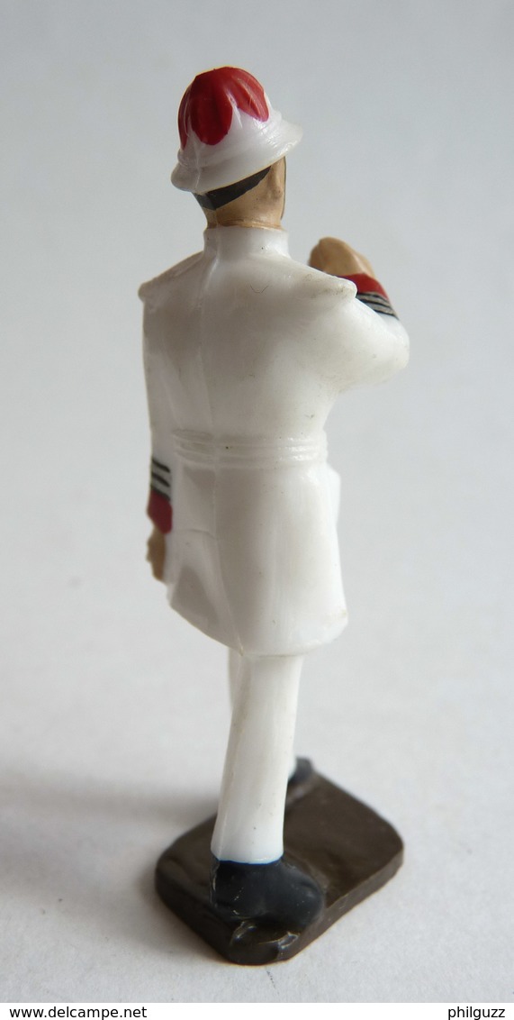 FIGURINE QUIRALU Plastique GARDE MONEGASQUE PORET DRAPEAU  Blanc MONACO 60's Pas Starlux Clairet Cyrnos, - Militaires