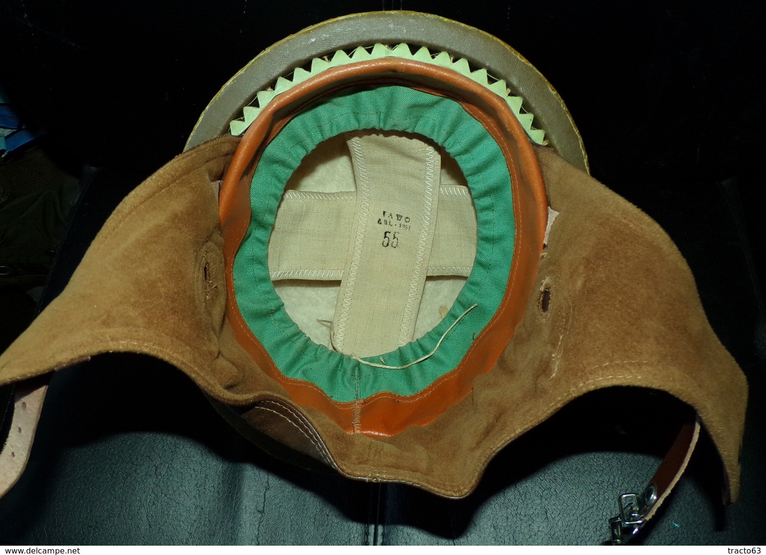 CASQUE MILITAIRE MOTOCYCLISTE DE L'ARMEE BELGE ANNEE 1951 ,POSSIBLE PARACHUTISTE AUSSI ,TAILLE 55 , BON ETAT VOIR PHOTO