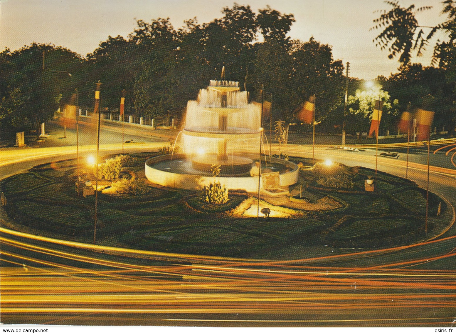 C.P. - PHOTO - RÉPUBLIQUE DU TCHAD - FORT LAMY - LA FONTAINE - VUE DE NUIT - 5085 - P. GLEIZE - Tchad