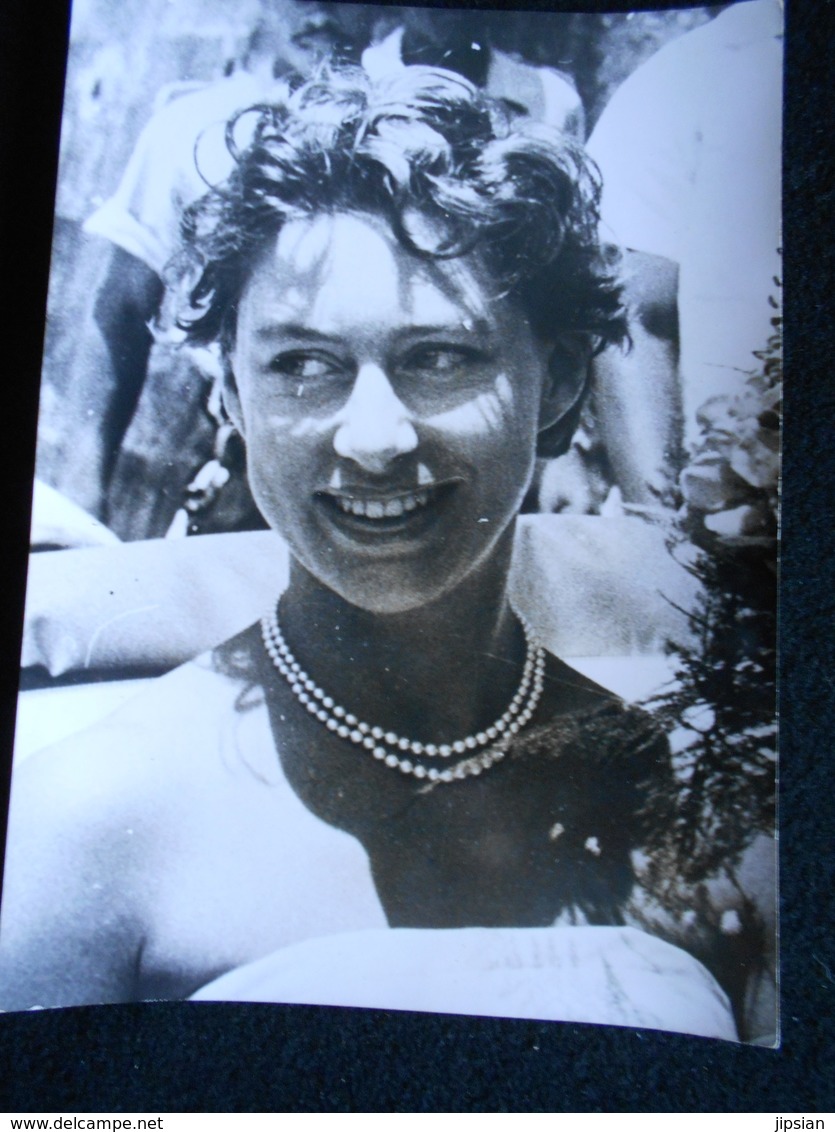 Photo De Presse Originale AGIP Robert Cohen Princesse Margaret Lors De Son Voyage De Noces Le 21 Août 1960  KX (2) - Personalidades Famosas