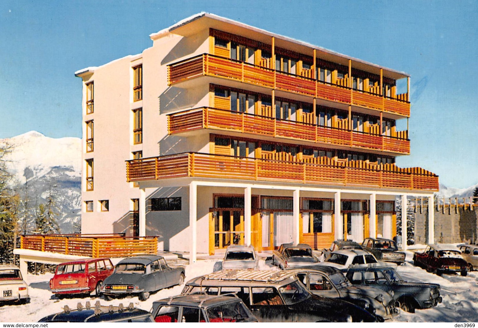 PRA-LOUP En UBAYE - Hôtel De La Patinoire - Direction Roger Fabre - Automobiles - Citroën DS Et 2CV - Autres & Non Classés