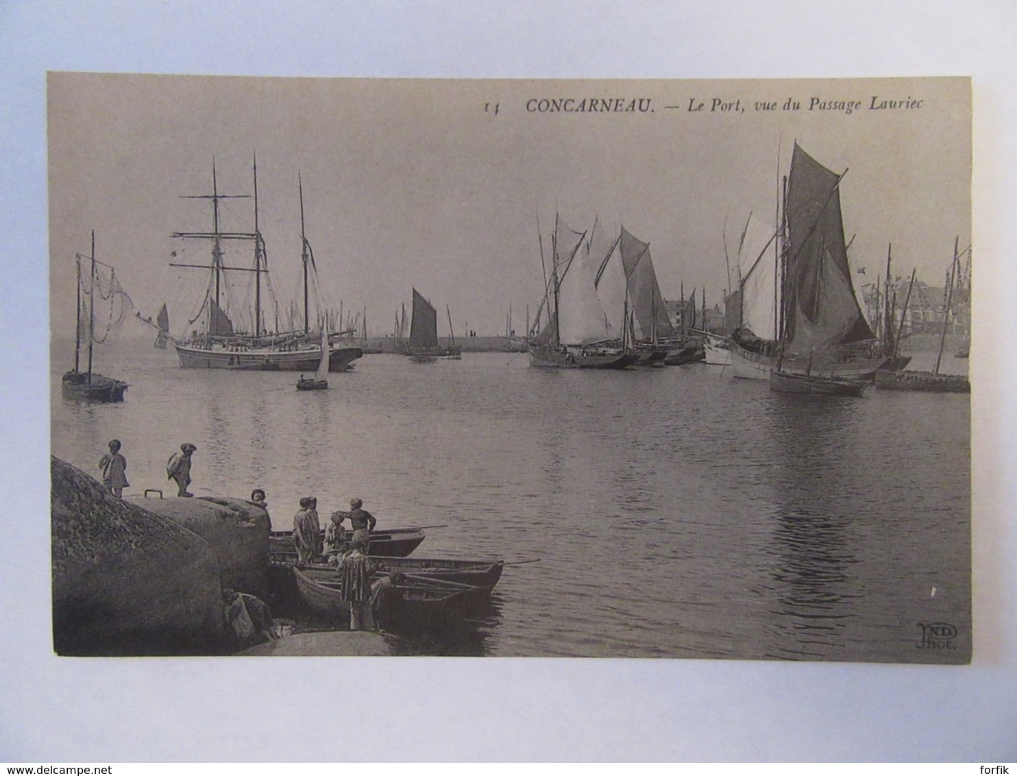 Concarneau N°14 - Le Port, Vue Du Passage Lauriec - Carte Animée, Non-circulée - Concarneau