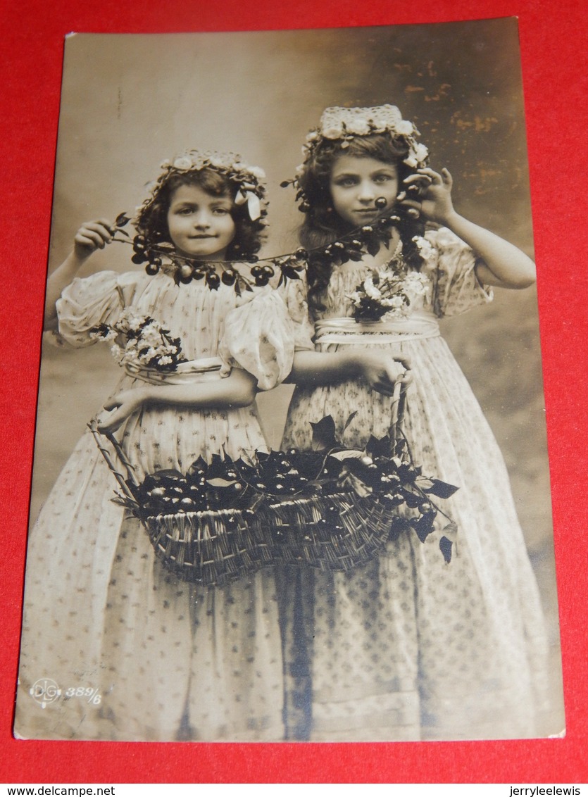 FANTAISIES - ENFANTS  -   Jeunes Filles Au Panier Fleuri - Portraits