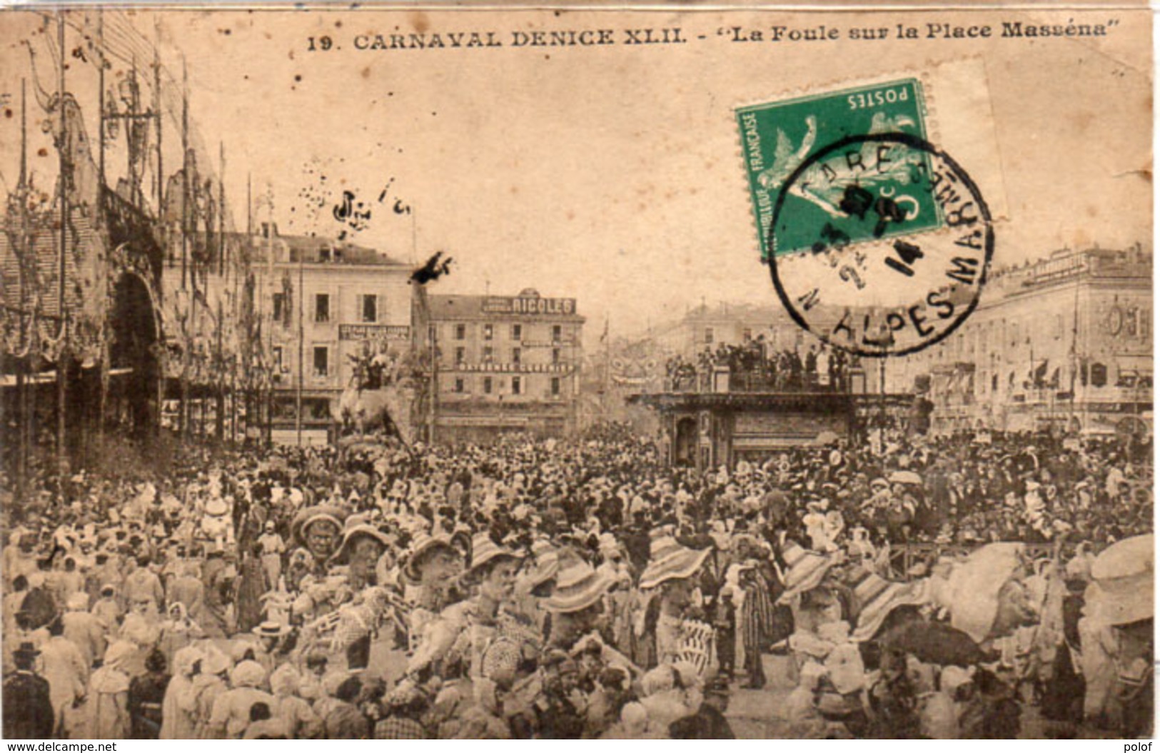 NICE  Carnaval XLII - La Foule Sur La Place Masséna  (112915) - Carnaval