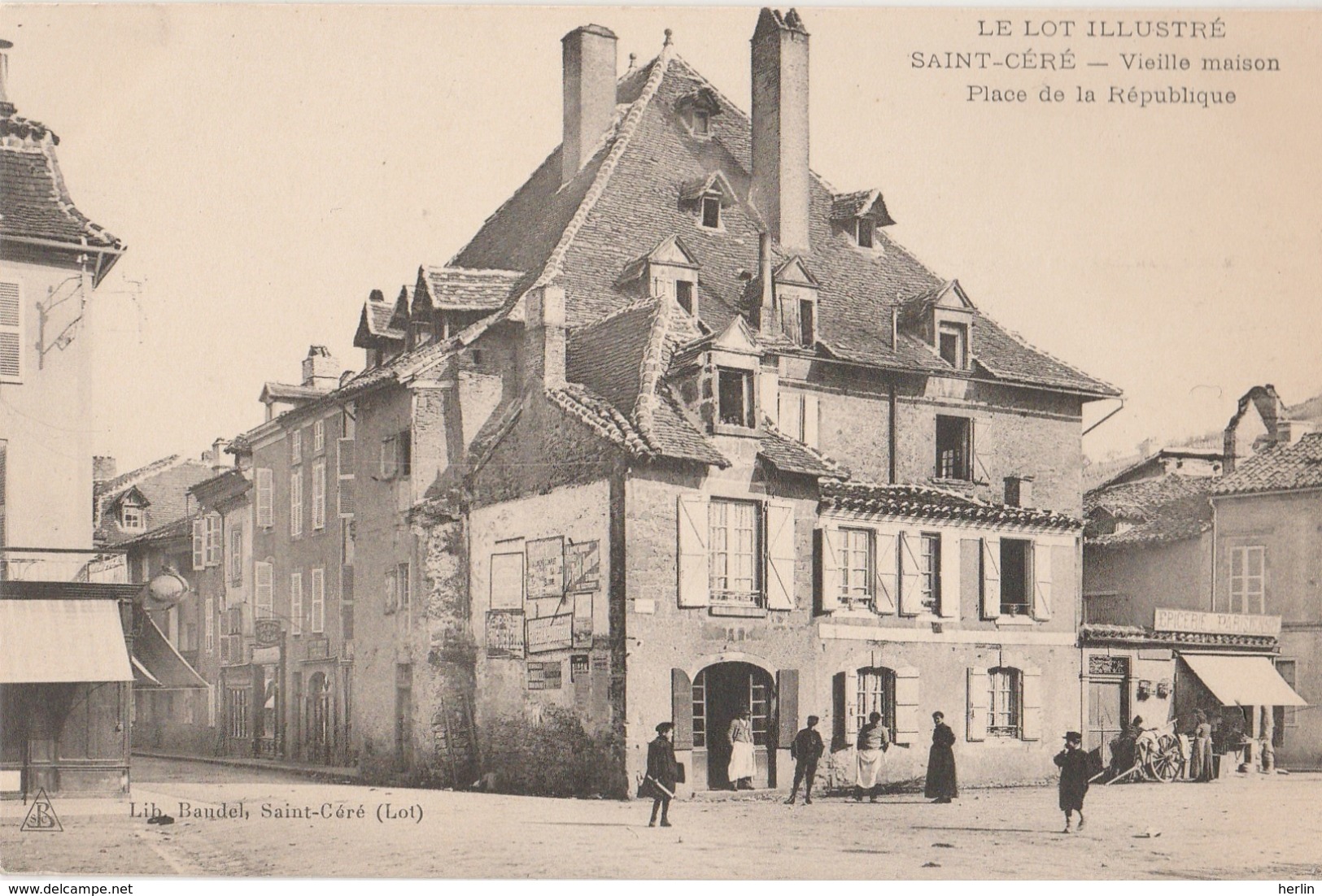 46 - SAINT-CERE - Vieille Maison Place De La République (impeccable) - Saint-Céré