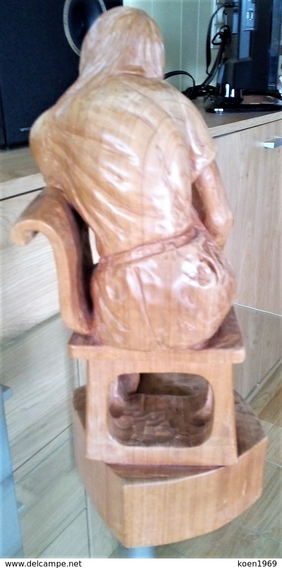 Mooi  Houtsnijwerk In Kersenhout - Beautiful Cherry Wood Carving - Belle Sculpture Sur Bois De Cerisier - Bois