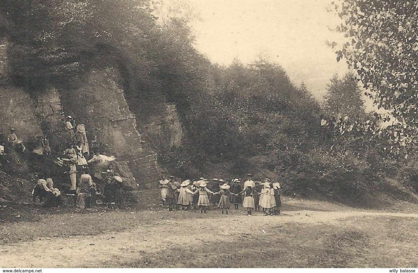 +++ CPA - HASTIERE - Villa Scolaire - Le Rocher - Nels  // - Hastière