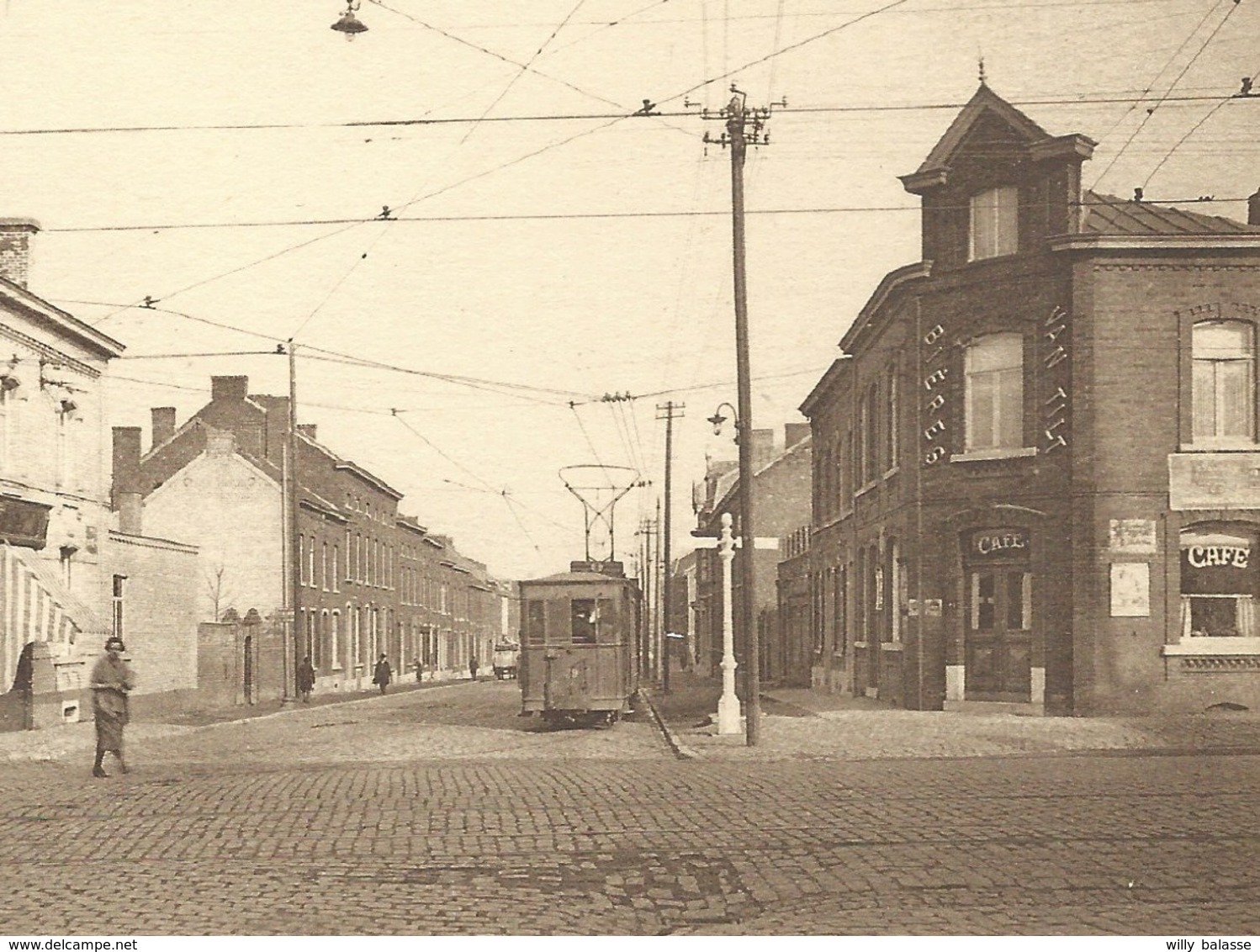 +++ CPA - COUILLET - Rue De Châtelet - Coin De La Route De Philippeville - Tram - Café    // - Charleroi