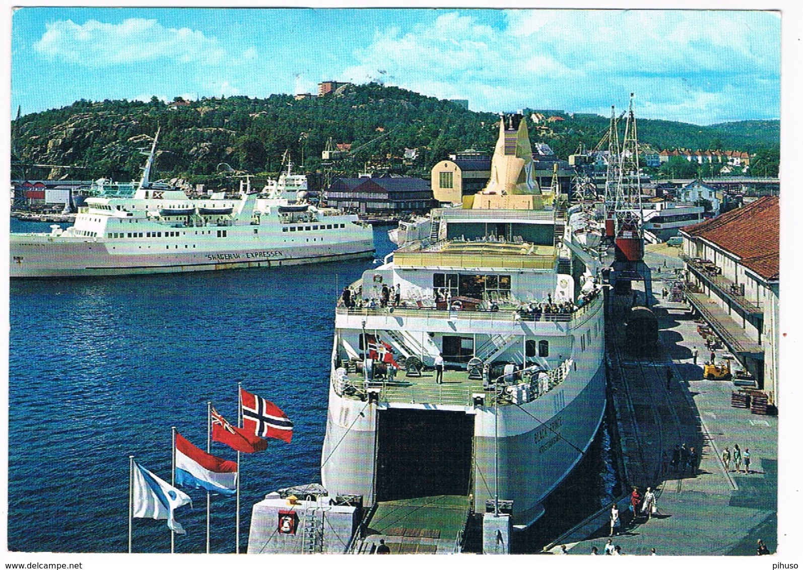 SCH-881   Kristiansand With2 FERRYBOATS - Ferries