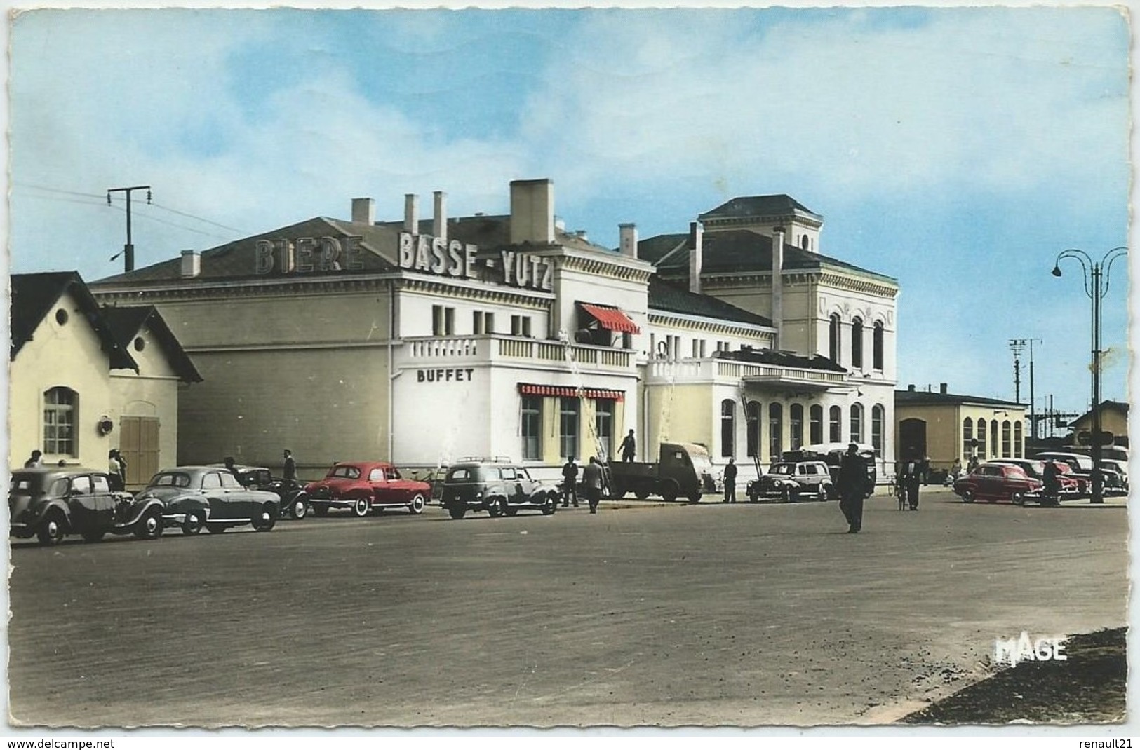 Thionville-La Gare (Cornée Bas à Gauche Et Légèrement Haut à Gauche,légère Pliure Bas Vers La Droite,voir Scan) (CPSM) - Thionville