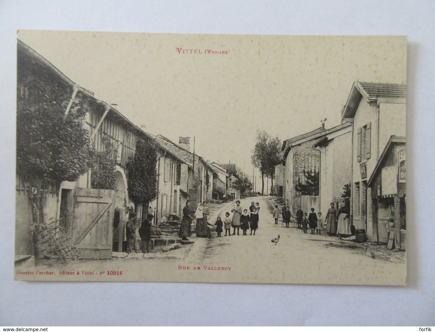 Vittel N°10916 - Rue De Valleroy - Carte Animée, Non-circulée - Contrexeville