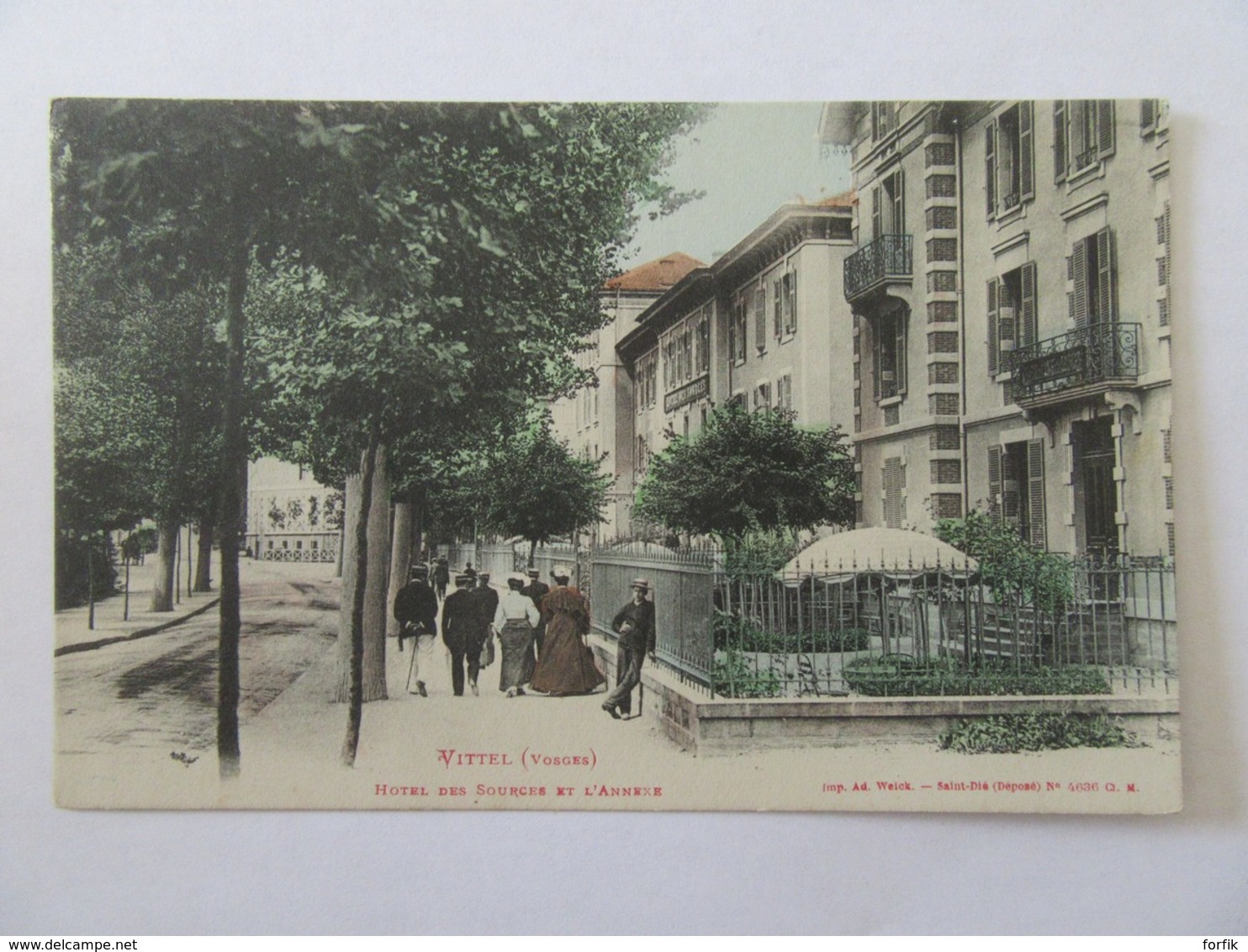 Vittel N°4636 - Hôtel Des Sources Et L'Annexe - Carte Couleur Animée, Non-circulée - Contrexeville