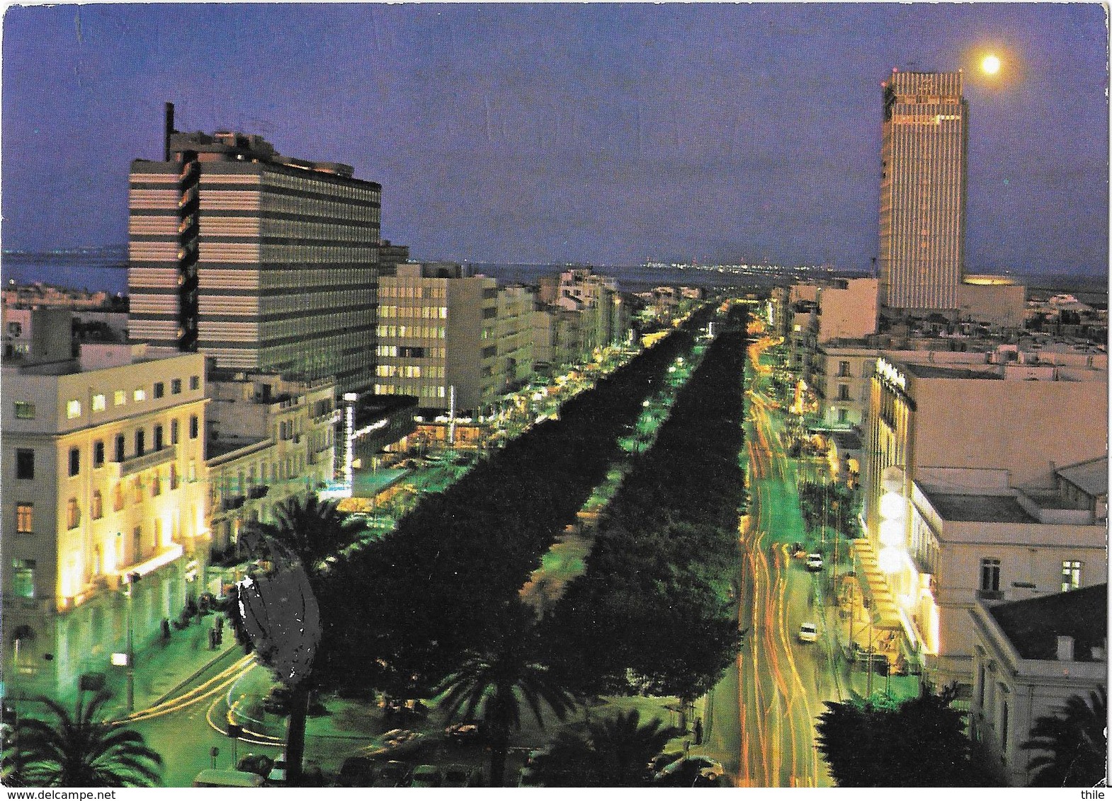 TUNIS - Clair De Lune Sur L'Avenue Bourguiba - Tunesië