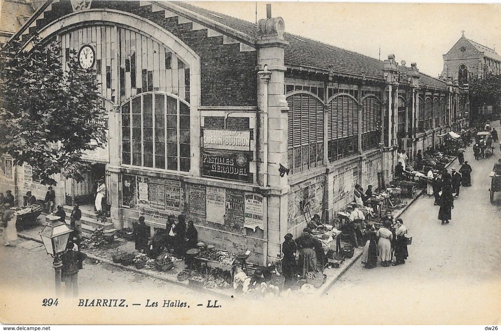 Biarritz - Les Halles Un Jour De Marché - Carte LL N° 294 Animée, Non Circulée - Biarritz