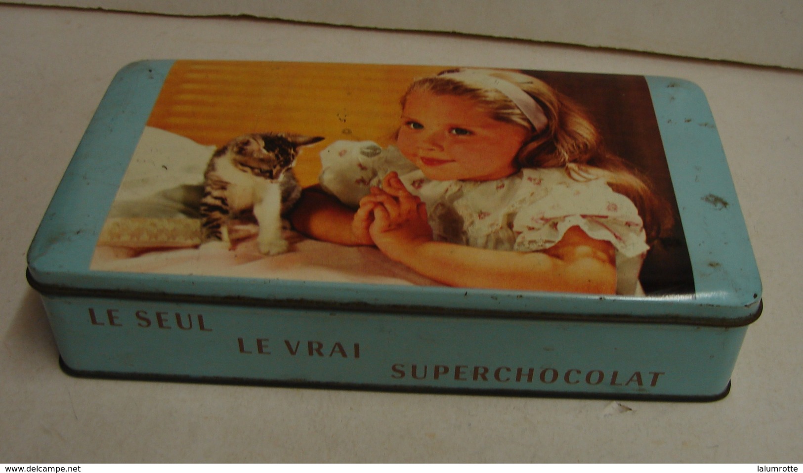 Boîte. 27.  Rectangulaire Des Chocolats Jacques. Décor D'une Jeune Fille Avec Un Chat - Boîtes