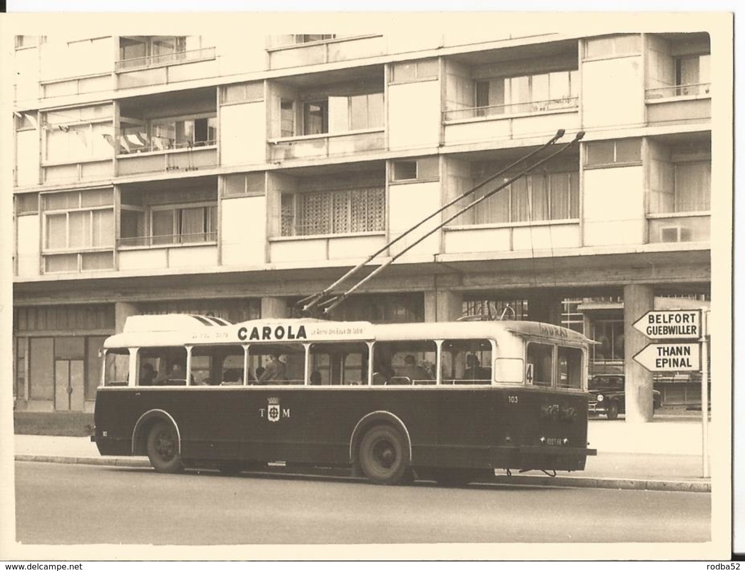 Photo - Gros Plan Trolleybus à Mulhouse - Pub Carola - Trains