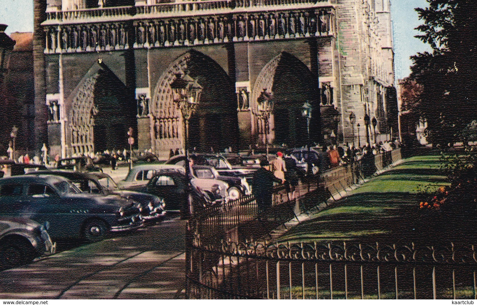 Paris: CITROËN 2CV, FORD VEDETTE, SIMCA 5 / FIAT TOPOLINO - Cathédrale Notre-Dame - Toerisme